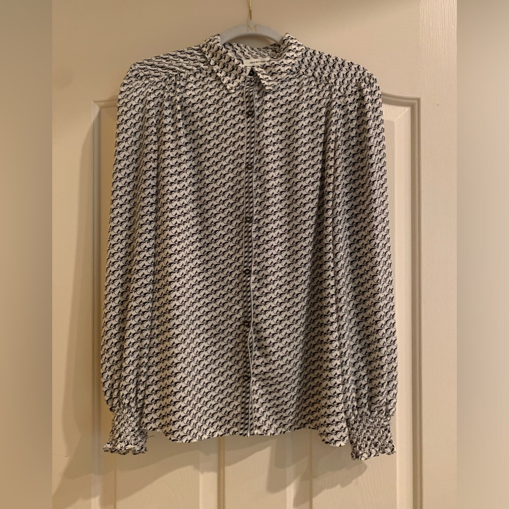 Max Studio black and white long sleeve blouse